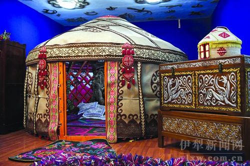 新华社记者 宋彦桦 摄 哈萨克族刺绣广泛见于民族服饰,毡房等装饰和