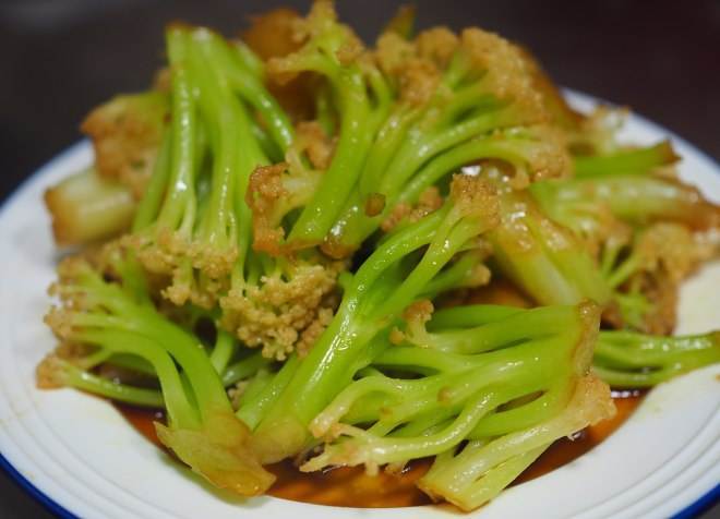 清炒花菜时,切忌直接下锅,多加一步,清脆爽口易入味