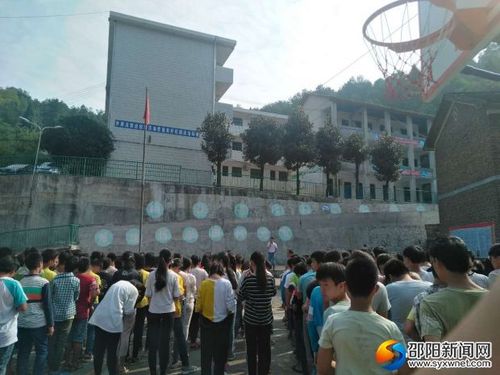 洞口石柱中学:养成教育常抓不懈
