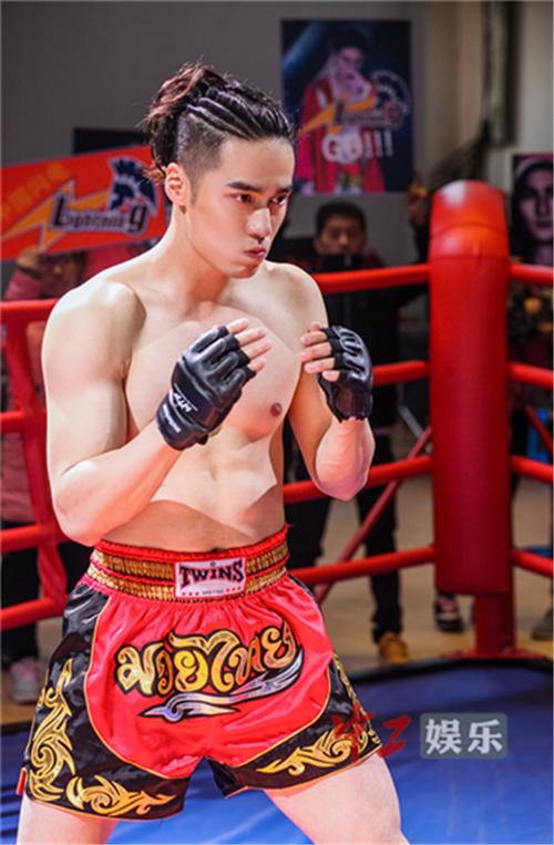 蒋劲夫半裸拳击照秀健硕肌肉 网友:行走的荷尔蒙