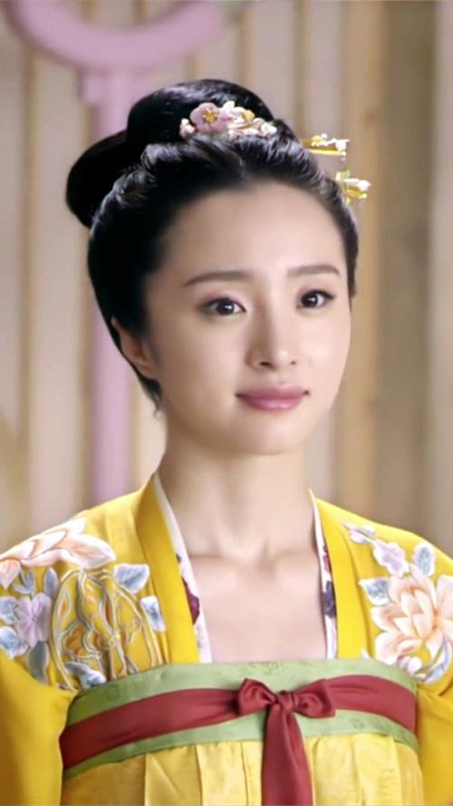 柜中美人-黄轻风-胡冰卿饰