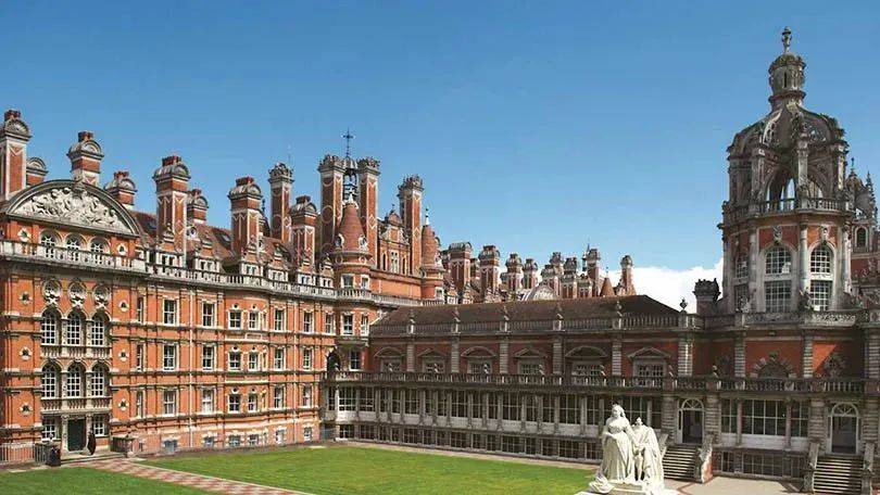 伦敦大学皇家霍洛威学院 皇家霍洛威坐落在伦敦西南的egham小镇,坐