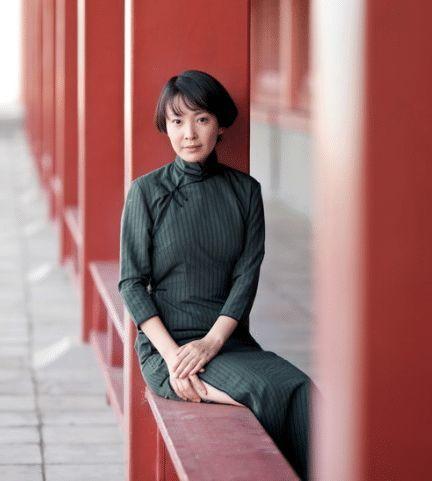 她和张嘉译闪婚又闪离,曾和孙红雷有过"恋情",如今风韵犹存