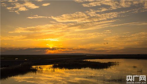 夕阳下的高家湖 央广网发 哈密市委外宣办供图