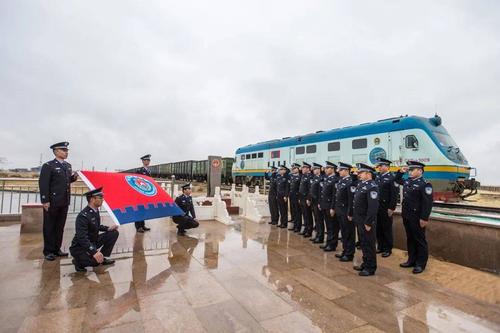 多图|国家移民管理局举行向队旗宣誓仪式