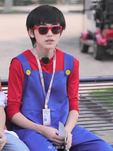 看宋亚轩穿上马里奥服装简直太可爱了