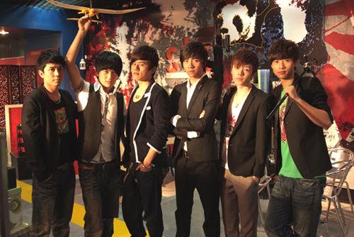 快男《乐火男孩》首团圆 默契上演兄弟情