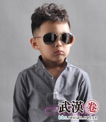 自来卷的宝宝不妨试试这个发型; 帅哥不走寻常路 从"头"开始的打造