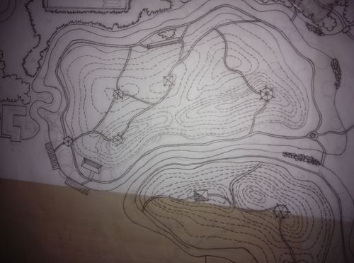 请问在平面图中,这种体积较大的山体平面图怎么画啊?