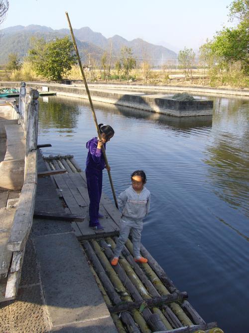 小朋友划竹排简笔画