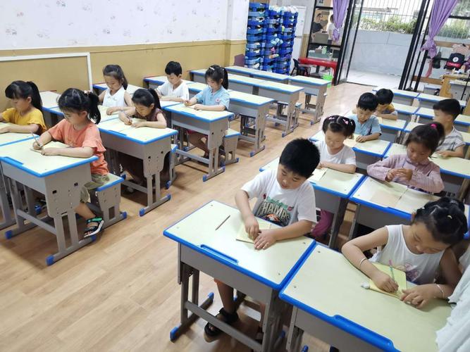 硬笔书法 拼音延时班今日开课啦!