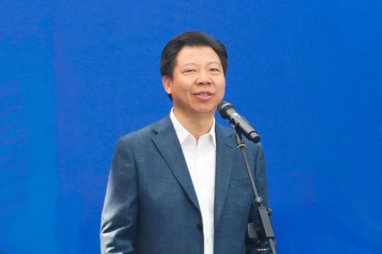 毛腾飞宣布开幕