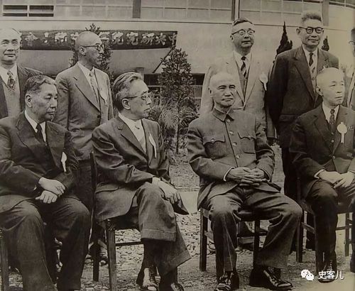 依据是胡适的一篇文章,题为《述艾森豪总统的两个故事给蒋总统祝寿》