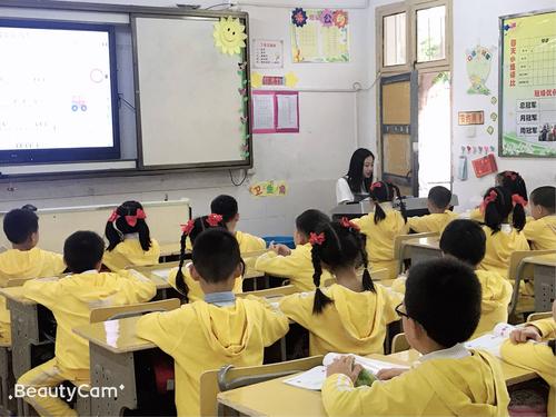 【厚外小学部】记李依霓老师欢快的音乐课《时间像小马车》