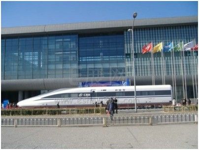 创造486.1公里时速的crh380a成国际铁路装备展热点(2012-02-23)