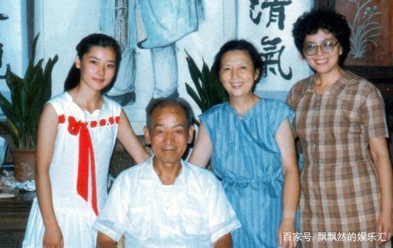 何赛飞:26岁嫁给杨楠,结婚10年才敢生孩子,风光背后有眼泪|夏赛丽