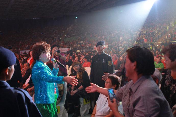 定能让广州市民捧腹大笑;此外,这次朱咪咪"我做晒"演唱会恰逢广州大名