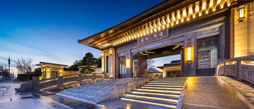 采用古代大门中的最高等级 最宽敞的"王府大门规制" 长沙建发·央著