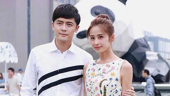 颖儿携女儿探班老公付辛博,一家三口同框自拍,超级有爱