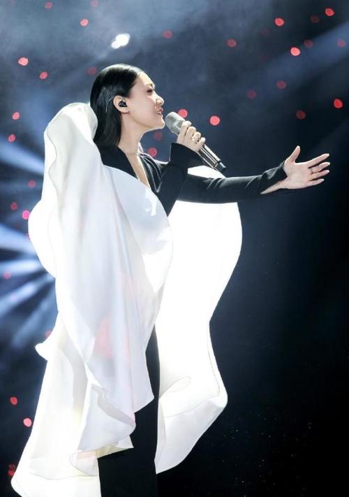 谭晶回归《蒙面唱将》引发热议,当年退出《歌手》的原因浮出水面