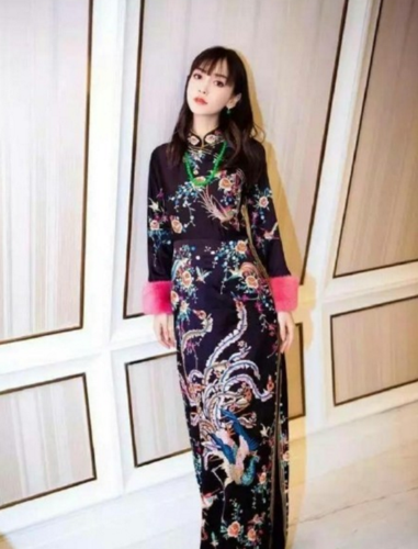 李宇春穿高开叉旗袍性感开唱 女明星的旗袍装谁最有戏