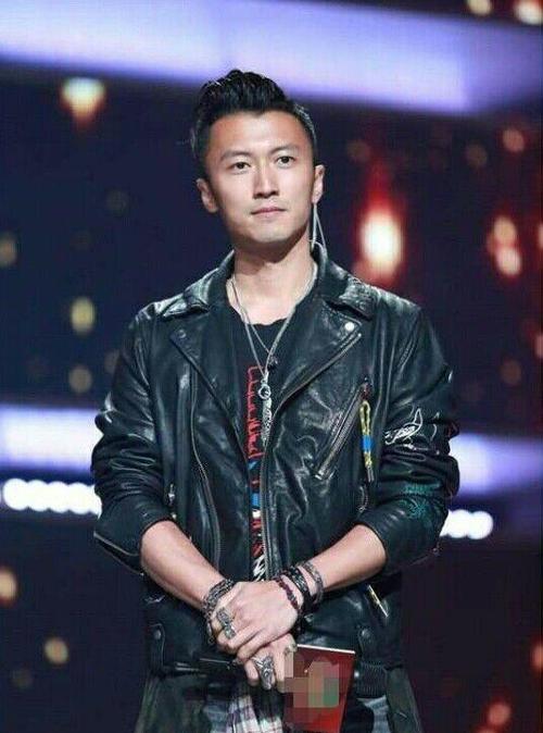 谢霆锋烫羊毛卷发型,换发型像换脸,网友:这是在抢小鲜肉饭碗?