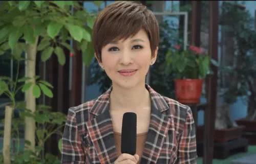 央视主播欧阳夏丹老公身份曝光,隐瞒太深,难怪她42岁