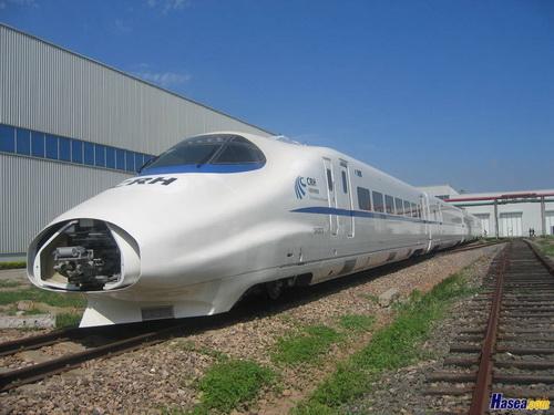 两名国际焊工培训师之一为动车服务   -crh3动车创造了四个"世界第一