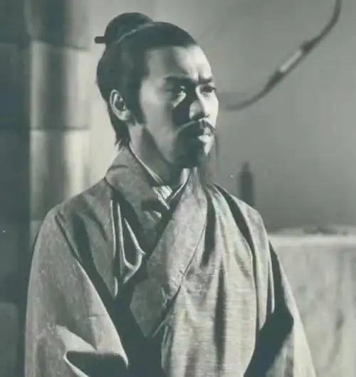 危急时刻,我和文天祥一个发小刘子俊忽然大喊一声:"我是文天祥.