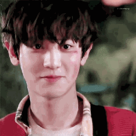 帅哥微笑帅气gif动图_动态图_表情包下载_soogif