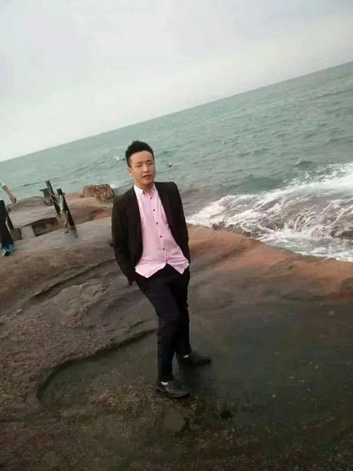 本人自愿3. 发送三张生活照(半身照2张,全身照1张),照片清晰,自然4.