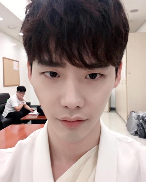  p>李钟硕 i>(         ,lee jong suk) /i>,1989年9月14日出生于京畿