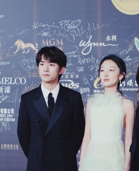 周冬雨喜获澳门影后,知名作家又看不下去了:易烊千玺咋不获影帝