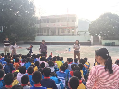 2017年秋季潭村小学消防演练及消防器材操作使用讲解!