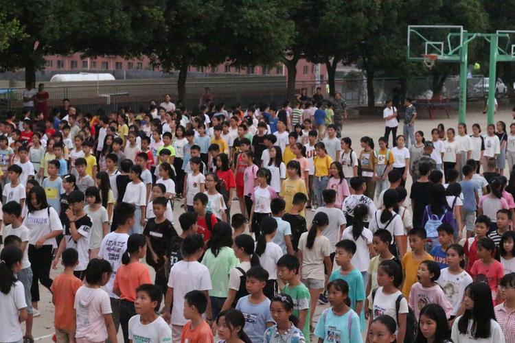 2019年9月2日宜章县第十一中学初一新生为期三天的新生入学教育活动拉