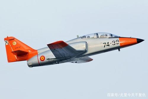欧洲最新先进教练机首次披露,外形酷似双座枭龙,想当六代机陪练