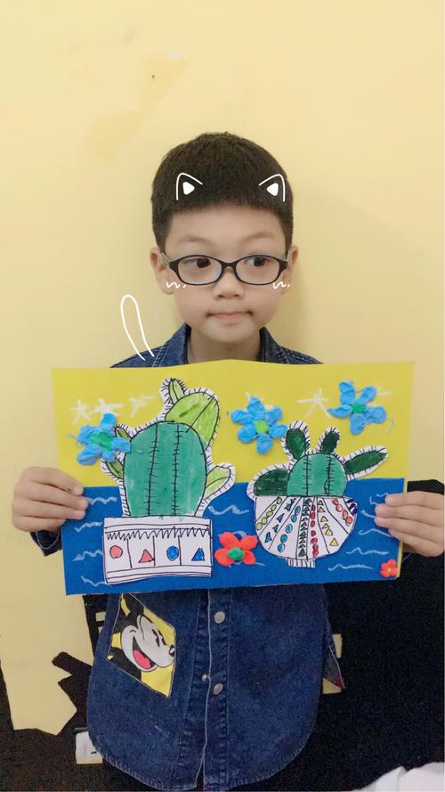 富有线条感的花盆 主要考察孩子们的线描能力 上面的仙人掌多么俏皮