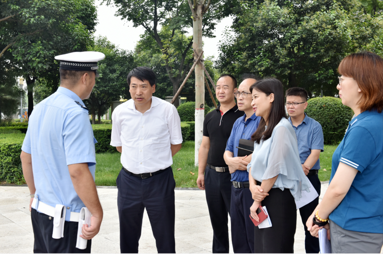 落细落实创文工作提升精细化管理水平国际港务区督导检查园区创文工作