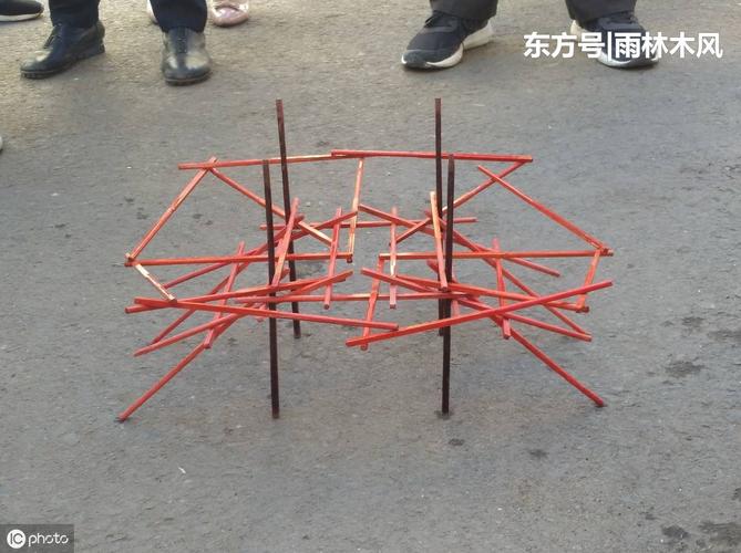 50岁大叔60根筷子搭出四梁八柱结构"梅花楼",不用胶不