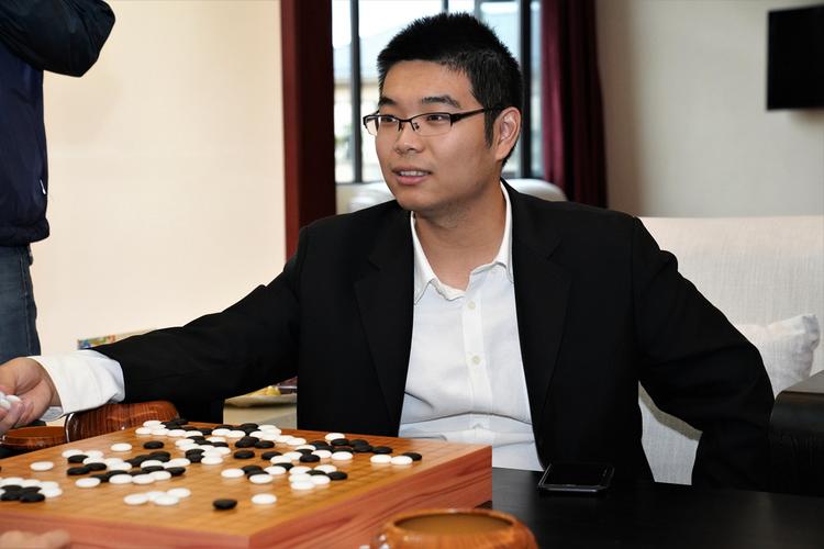 芈昱廷:所以说等级分没什么用处 名人战颁奖