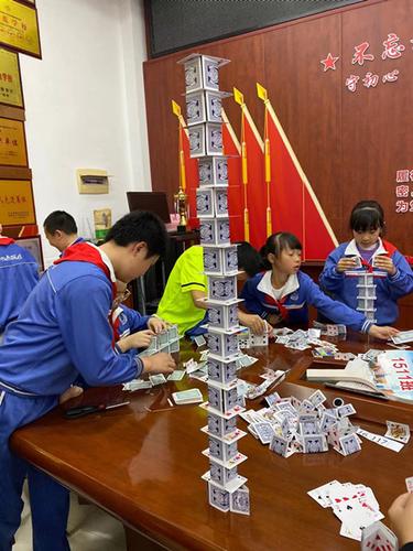 醴陵市实验小学:趣味扑克牌搭塔挑战赛