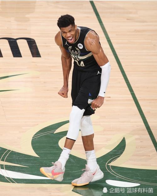 【今日球鞋】恭喜雄鹿夺得总冠军 字母哥上脚二代签名