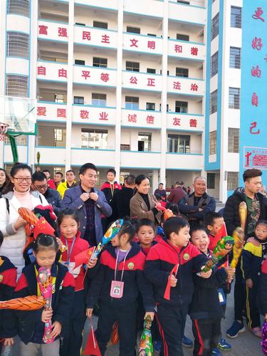 实验小学金杯塘分校特色班级介绍—— 一年级四班小豆豆们的成长日记