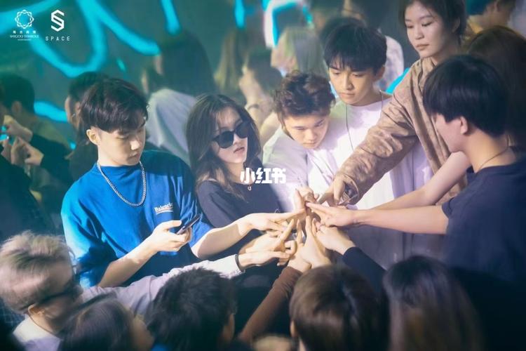 酒吧抓手指新手交友必看