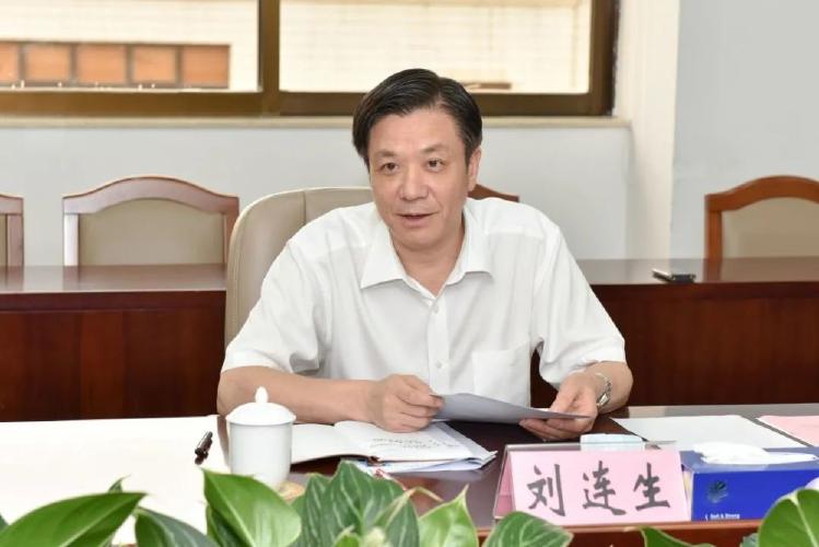 市领导与党外代表人士联谊交友
