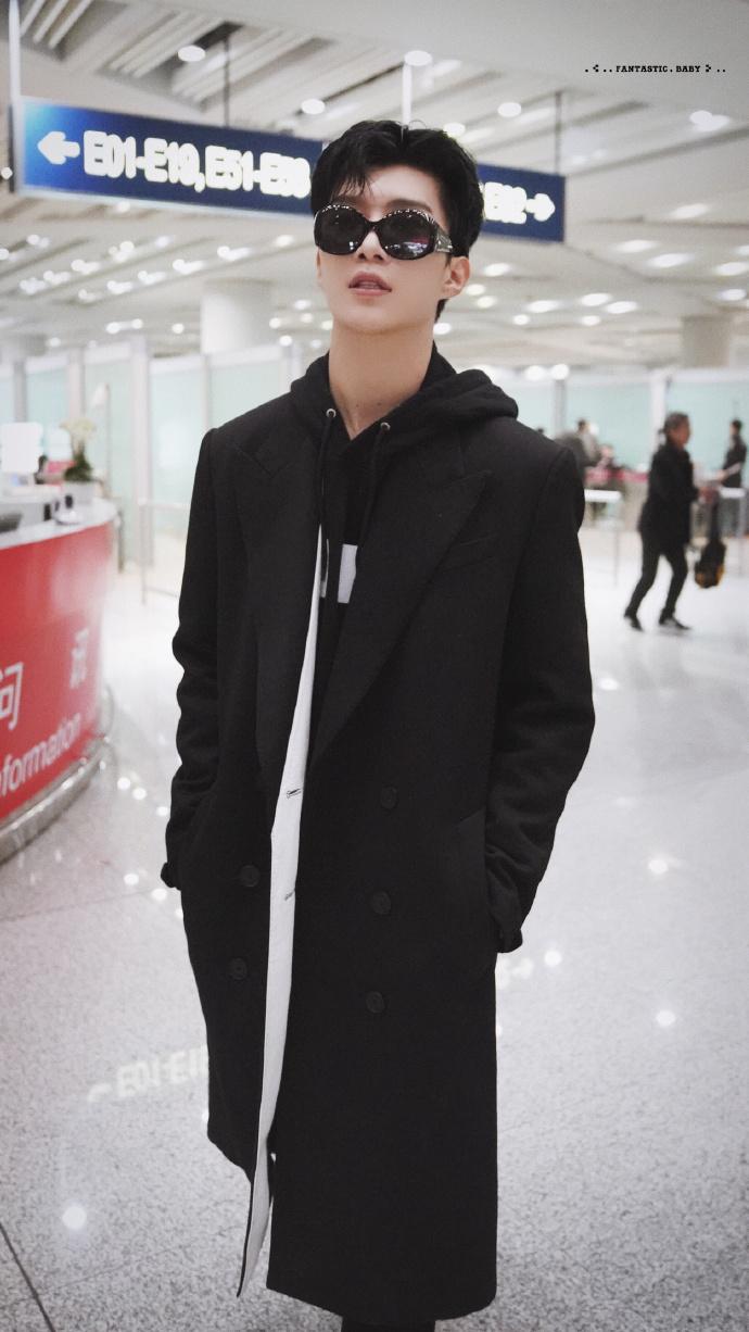 [nine percent][新闻]190302 范丞丞凌晨启程飞往巴黎