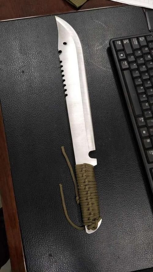 小伙为报游戏中一剑之仇 买半米长砍刀要决一死战