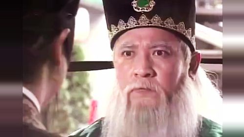 包拯铡庞太师之子,庞太师带圣旨来放人,包拯说,关门,继续铡