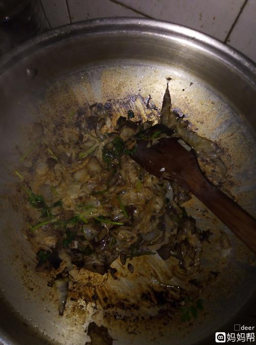 炒菜火大了,玩手机糊锅底了,我居然第一想