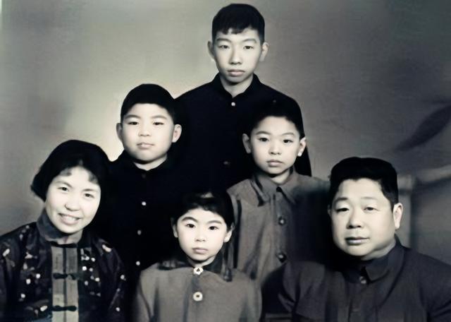 1928年詹才芳处决了陈锡联的叔叔陈锡联杀得好为民除害了